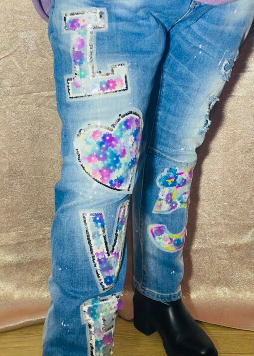 Jean "LOVE" sequin florale – Image 3