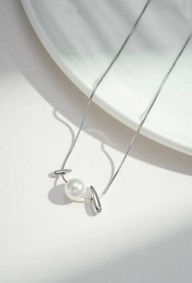 Collier C16